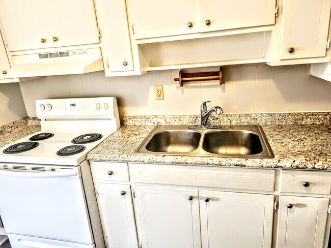 New countertops - 5409 Hilltop Ave