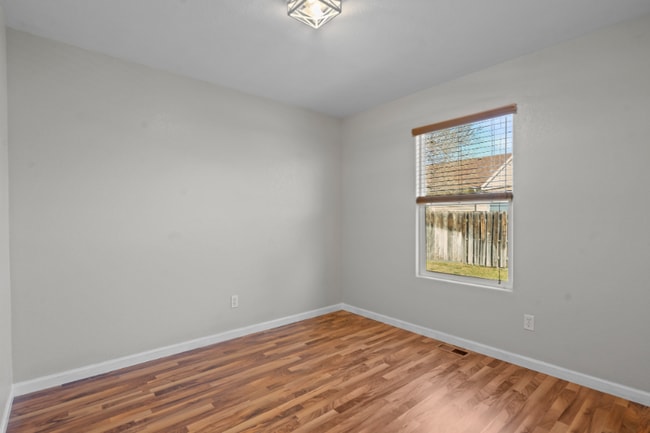 Building Photo - 304 Hemlock Dr