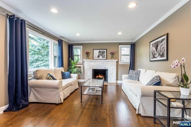 Building Photo - 354 Plaza