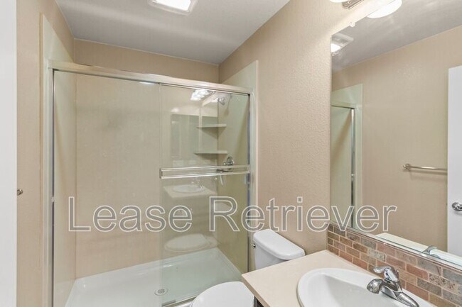 Building Photo - 479 W Esplanade Dr