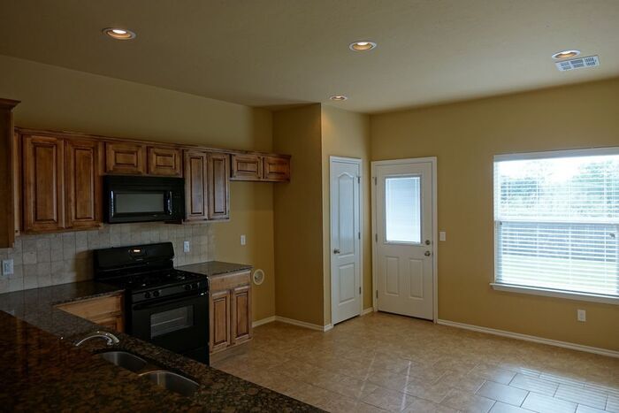 Building Photo - 7305 Prairie Twyne Dr