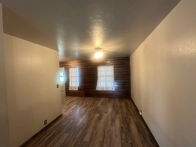 Building Photo - 109 Pine Ave