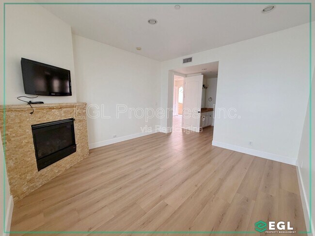 Building Photo - 16123 Sunset Blvd