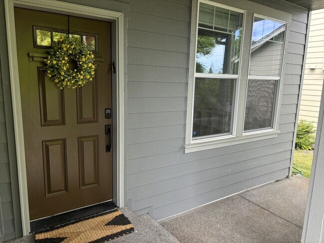 Building Photo - Stunning 4 Bed Yelm Home with Vaulted Ceilings & Modern Amenities!