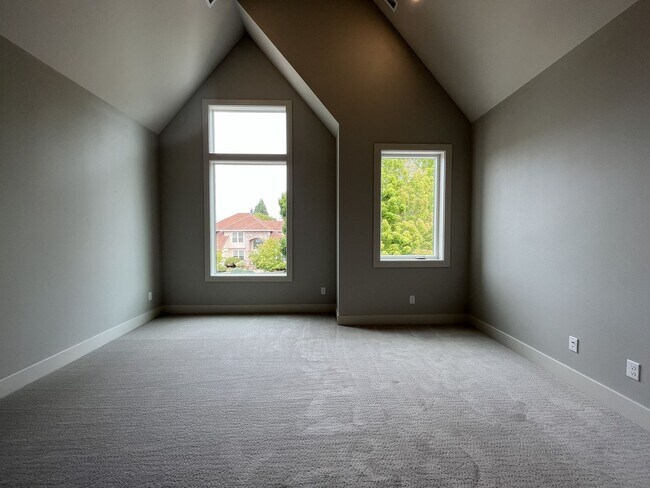 Building Photo - 17402 NW Lone Rock Dr