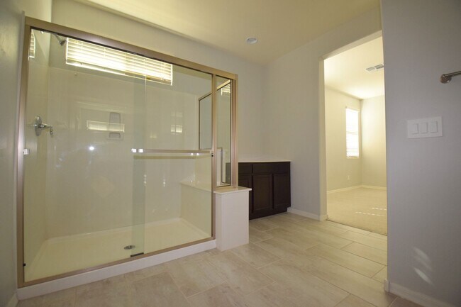 Building Photo - Beautiful Cooley Station Bungalow, 3 bed 2.5 bath with loft