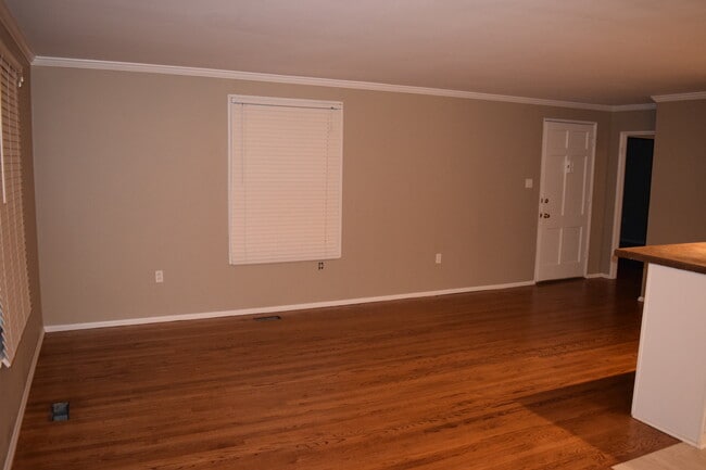 Building Photo - Call or Text Chad @ 501 231-7612  for more information.