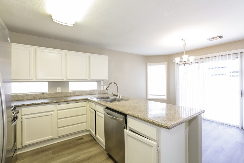 Building Photo - 1825 Klamath Falls Way