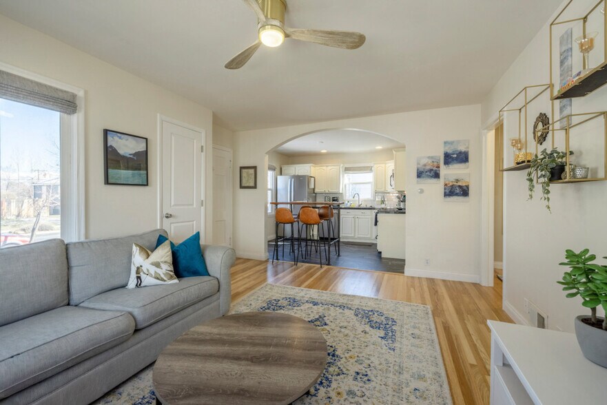 Building Photo - 356 E Utopia Ave