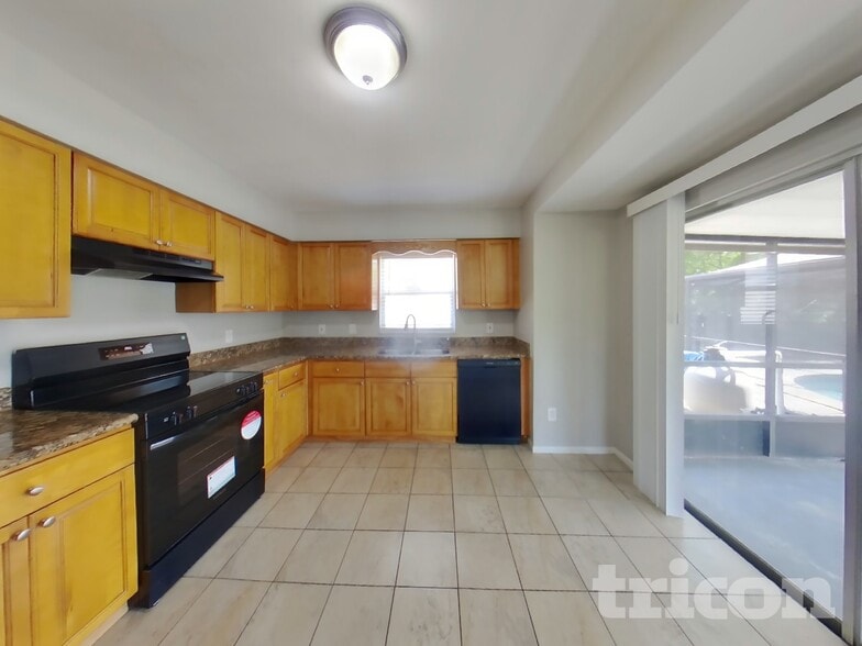 Building Photo - 1020 Red Oak Cir