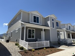 Building Photo - 203 E Arcade Dr