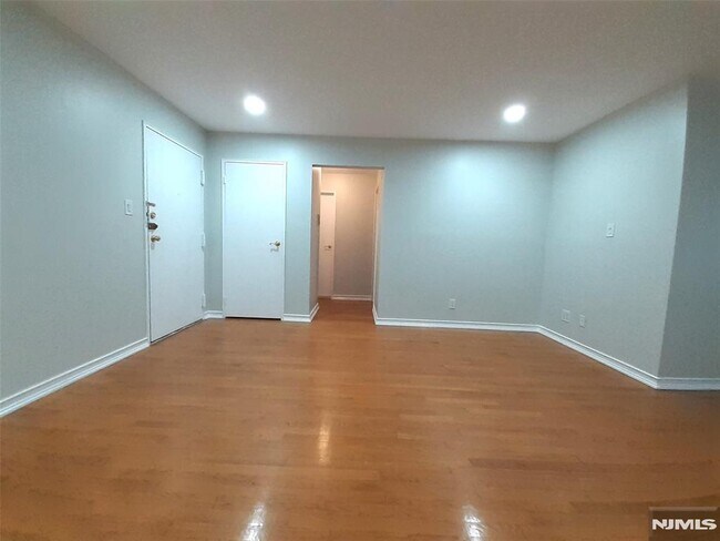 Building Photo - 116 71st St