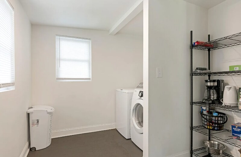 Building Photo - 1102 Ln St