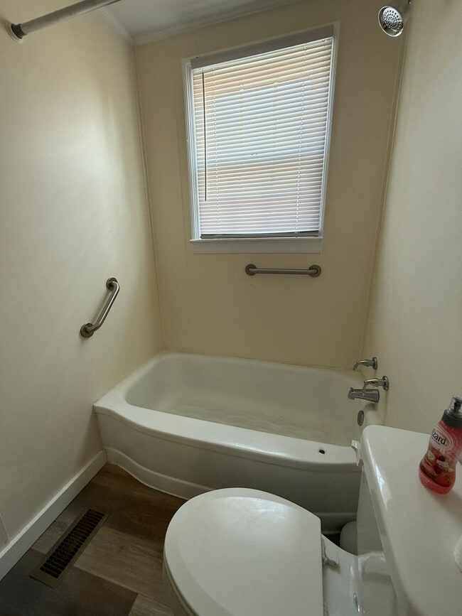 Building Photo - Walking Distance to Pell City Courthouse, ...