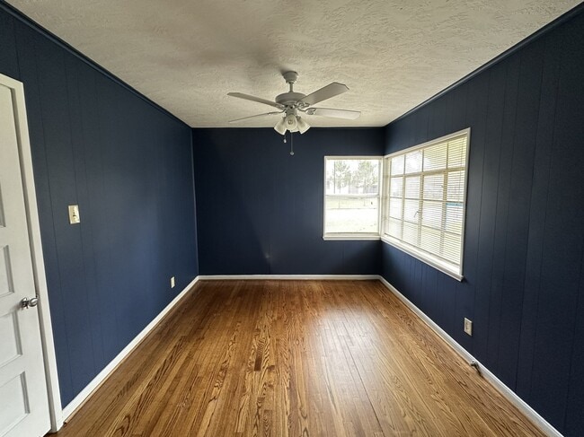 Building Photo - 903 Lamonte Ln