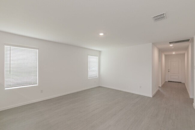 Building Photo - 3 bedroom 2 bath-brand new construction in...