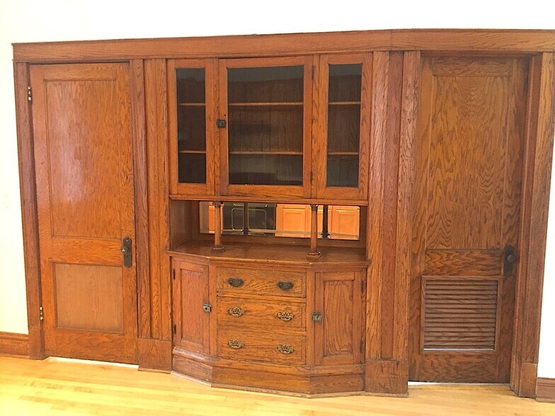 Building Photo - 2318 S Marshall Blvd