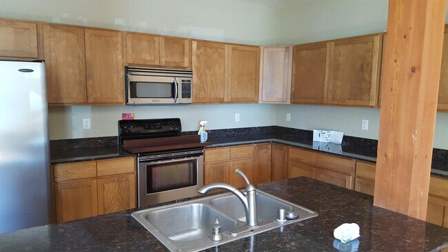 Building Photo - 146 Kimball Ave