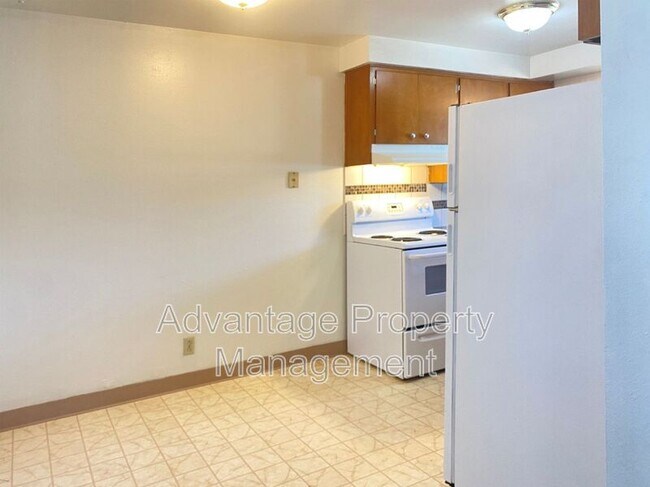 Building Photo - 365 Jackson St W