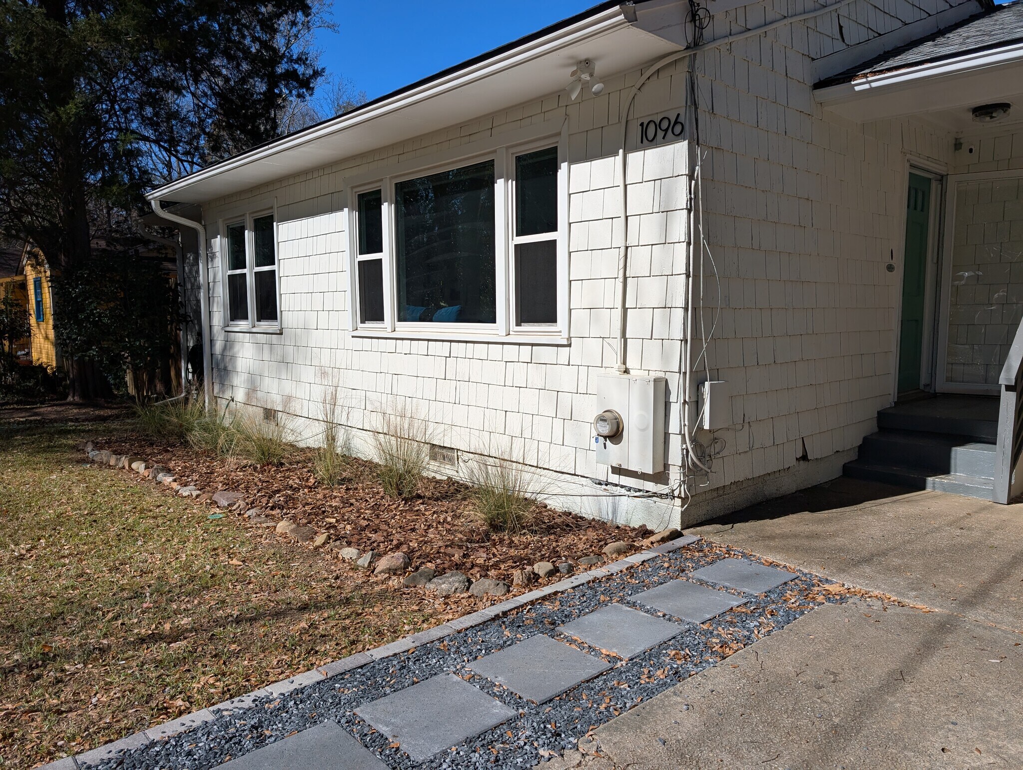 Front Yard - 1096 Oakfield Dr SE