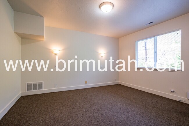 Building Photo - 1147 E Garfield Ave