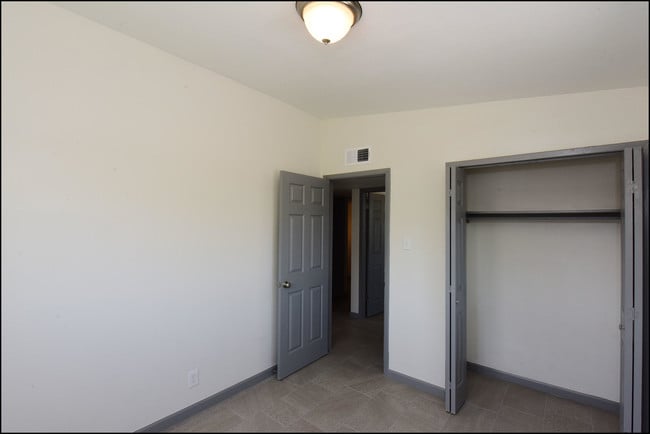 Building Photo - 10169 Dunbarton Dr