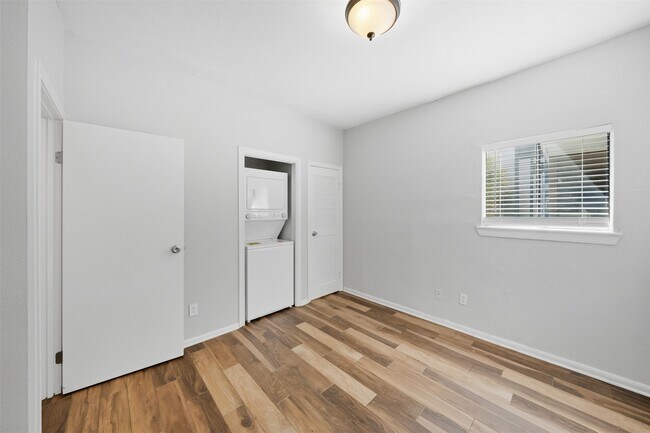 Building Photo - 793 Davis Rd