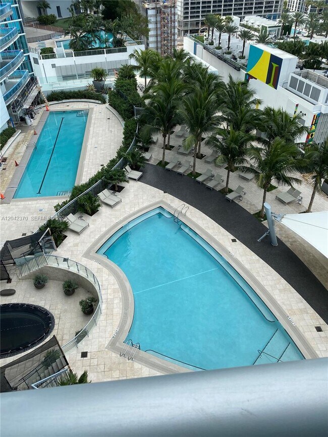 Building Photo - 900 Biscayne Blvd