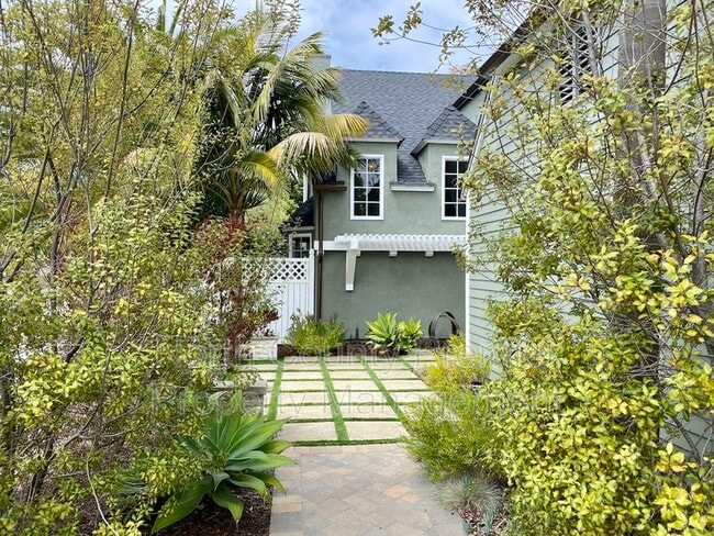 Building Photo - 2767 Southampton Rd