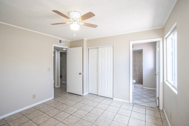 Building Photo - 3Br in gated community
