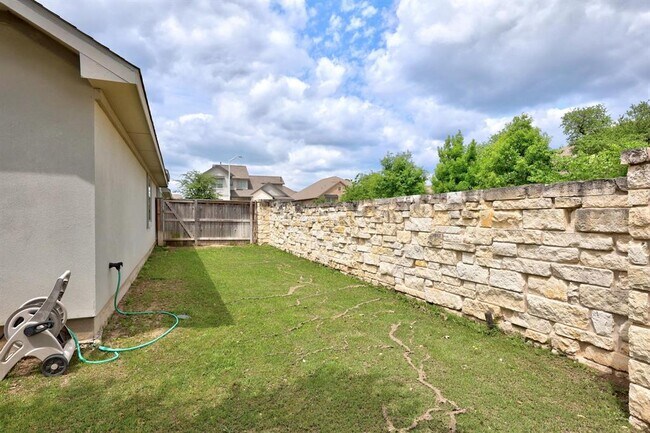 Building Photo - 2424 Orchard Way