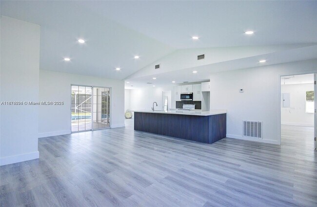 Building Photo - 3601 SW Dellamano St