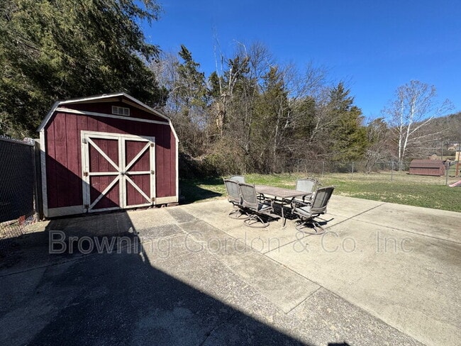 Building Photo - 544 Phipps Dr