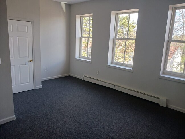 Building Photo - 588-612-612 E Main St