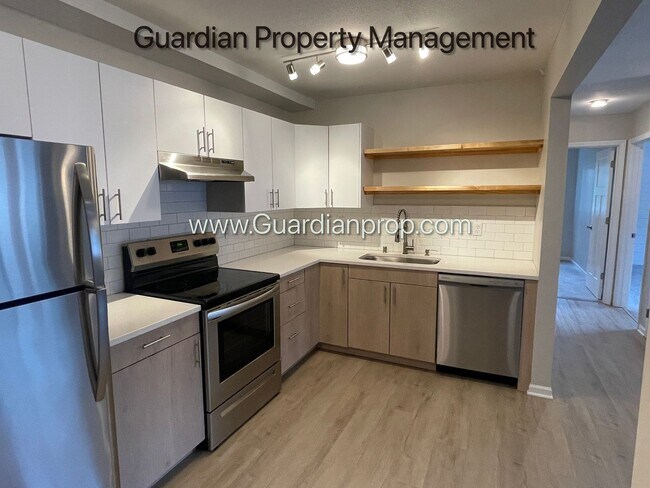 Building Photo - Champlin Main Floor Renovated Apartment, D...