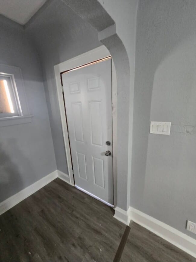 Building Photo - 2405 N 34th St