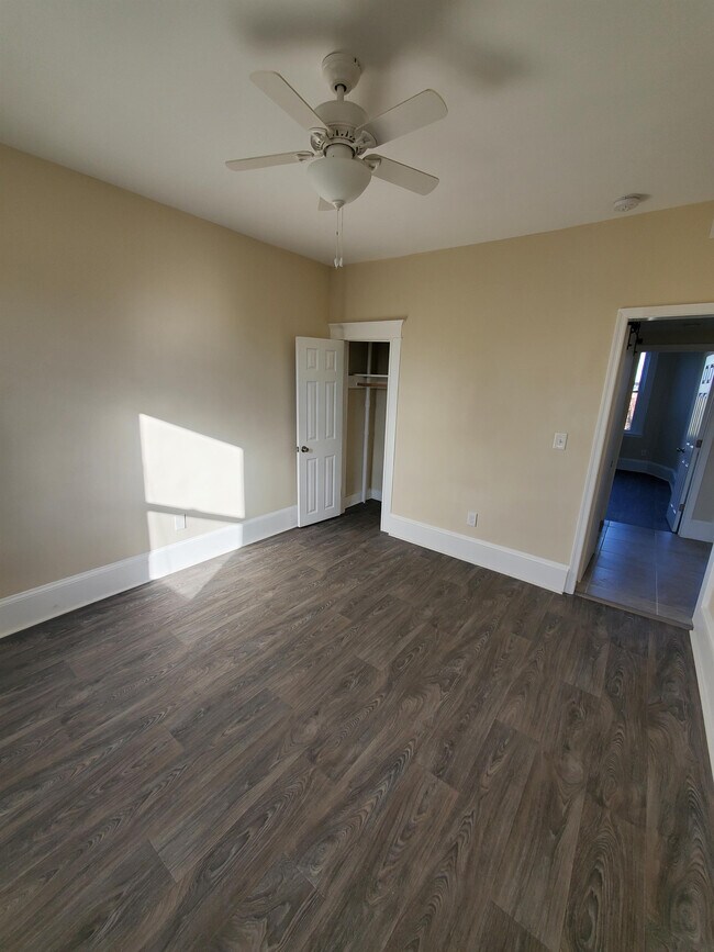 Building Photo - 2505 Brookfield Ave