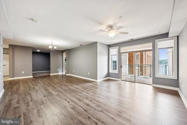 Building Photo - 440 Belmont Bay Dr