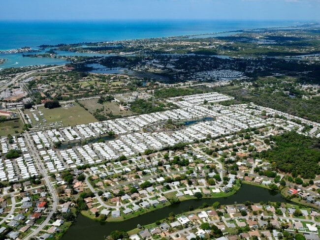 Building Photo - 925 W Sand Cay Ave