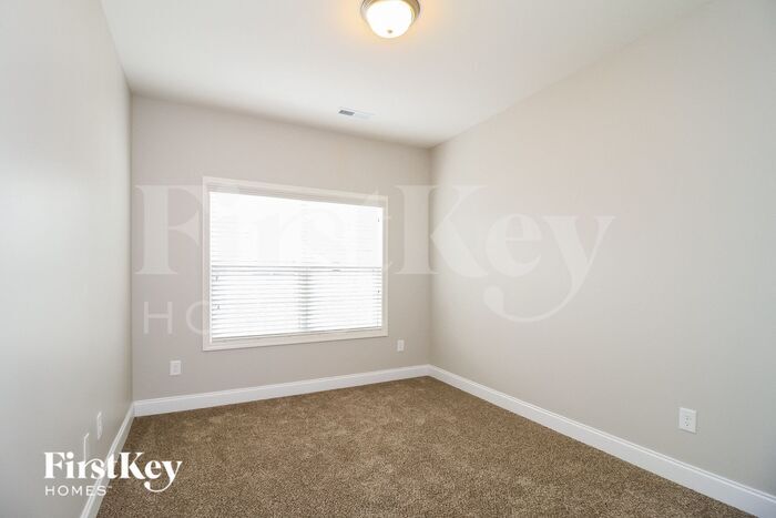 Building Photo - 744 Breeders Cup Dr