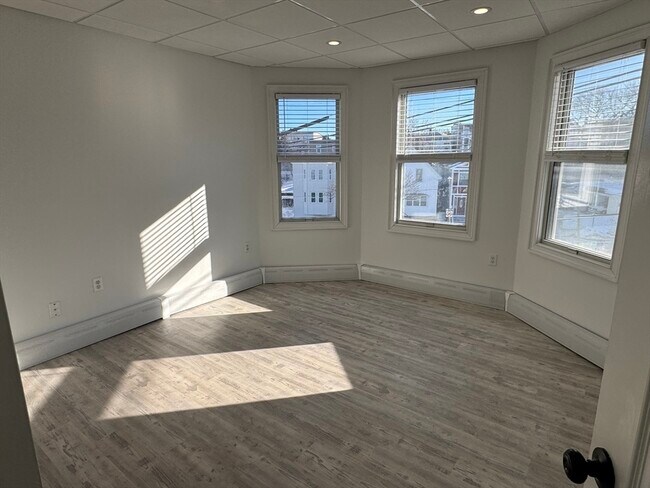 Building Photo - 278 E Eagle St