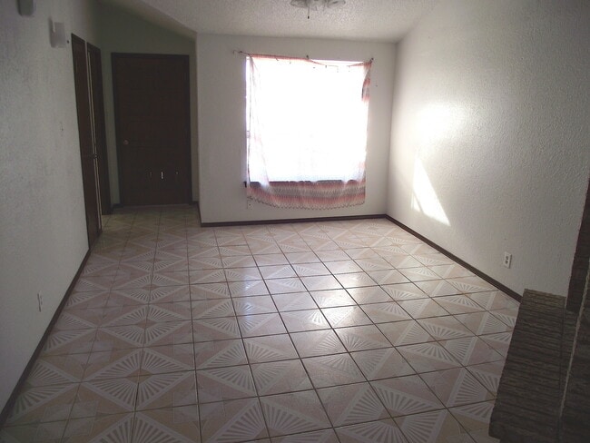 Building Photo - Northeast El Paso 3 bed with Bonus Room!