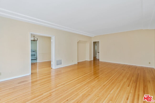 Building Photo - 133 Sweetzer Ave