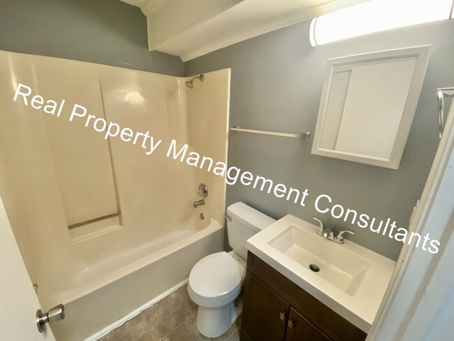 Building Photo - 2 Bedroom Home in Lee's Summit School District