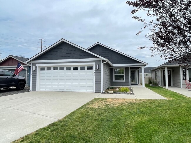 Primary Photo - 3 bedroom 2 bathroom home located in Rathdrum