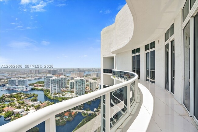 Building Photo - 16001 Collins Ave