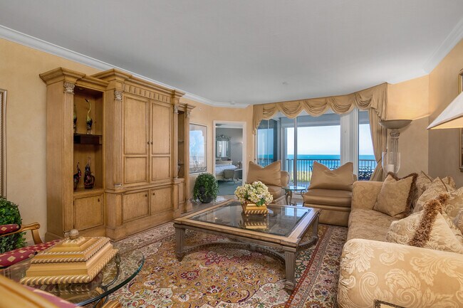 Building Photo - 7117 Pelican Bay Blvd