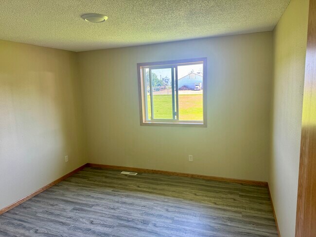 Building Photo - 174 Main St