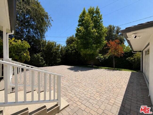 Building Photo - 1796 E Mendocino St