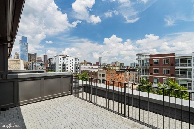 Building Photo - 742 S Broad St